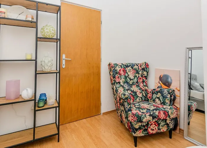 Апартаменты Cozy In With Kitchen *