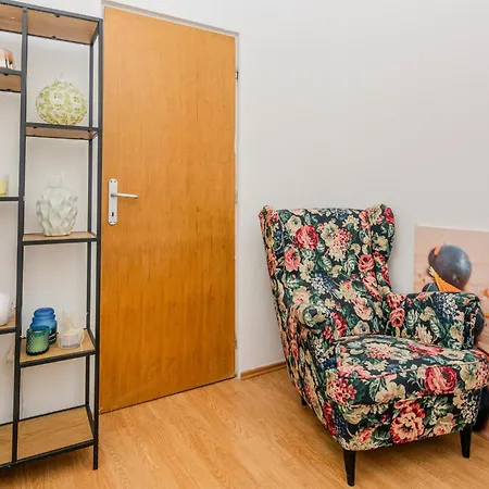 Apartment Cozy In With Kitchen *