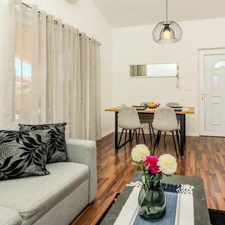 Cozy In With Kitchen Vir