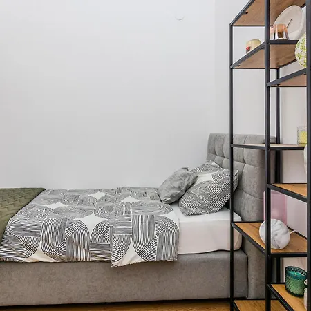 Cozy In With Kitchen Apartment *