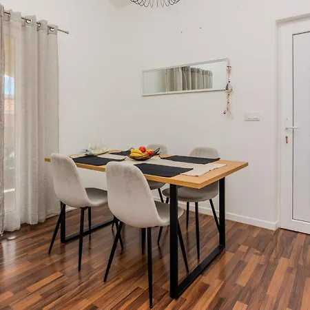 Cozy In With Kitchen Vir